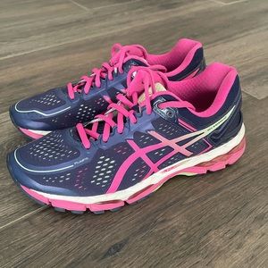 ASICS Gel Kayano 22 in excellent condition